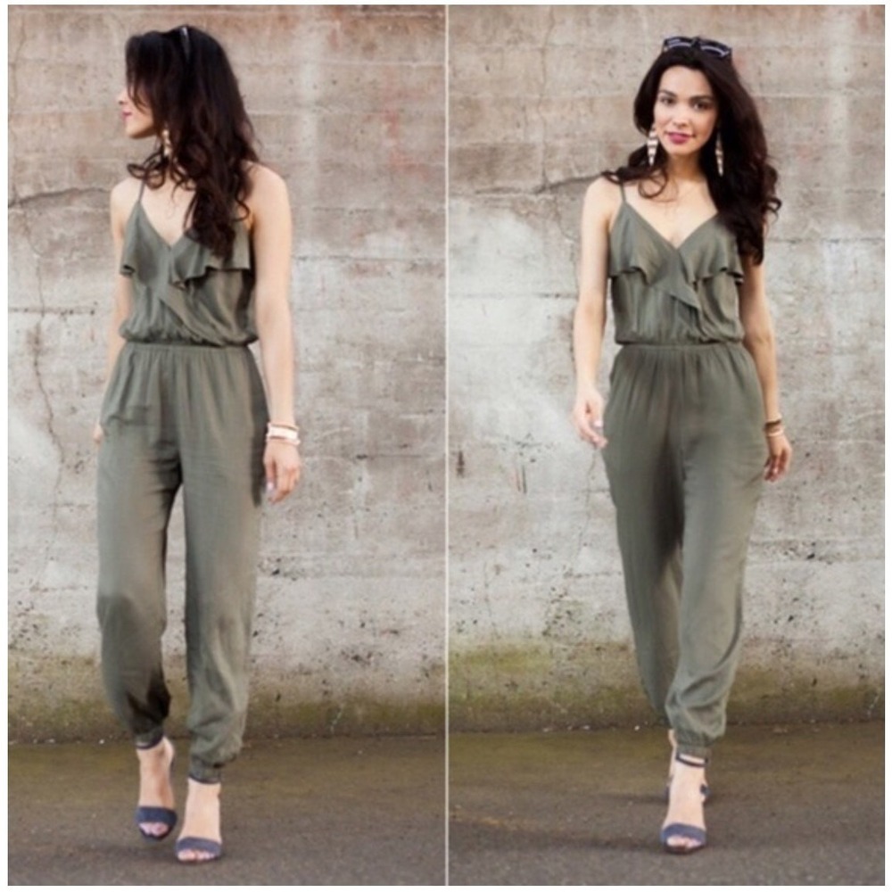 American Eagle Jumpsuit Womens Olive Green Ruffle Surplice Tie Waist Medium